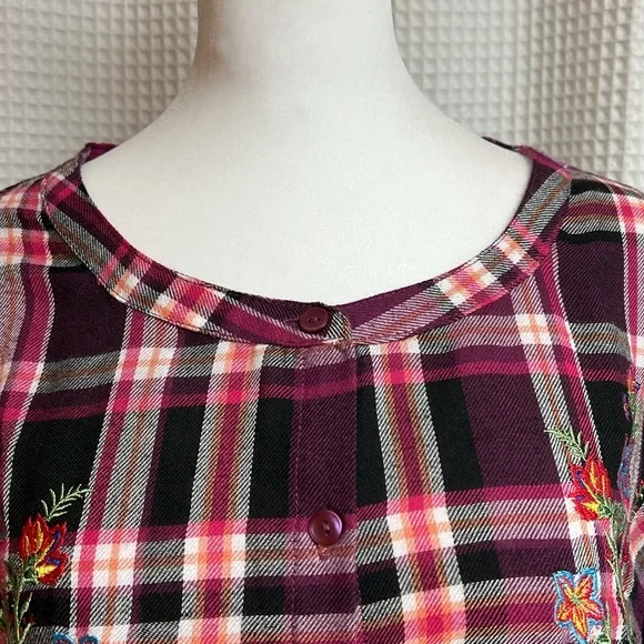 🌸The Pioneer Woman🌸 Embroidered Flannel top, Long Sleeve Button front ~ XXXXL - Picture 3 of 11